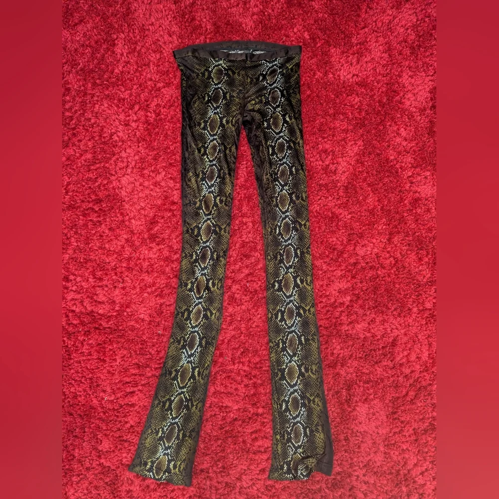 4S. NWOT VERSACE BROWN PYTHON PRINT TROUSERS SIZE IT 38 / US 2